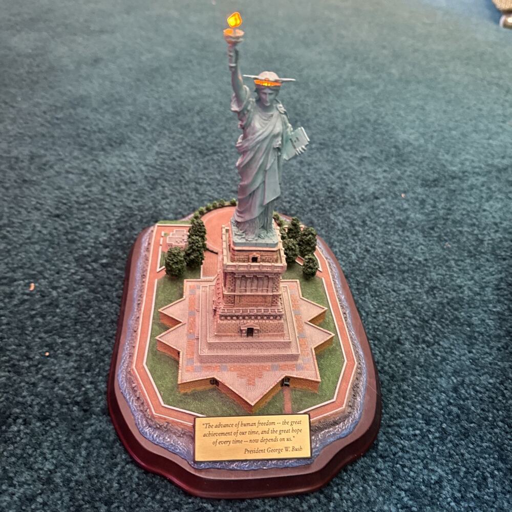 Danbury Mint Lighted Resin Statue of Liberty NYC George W. Bush Plaque 9.5”